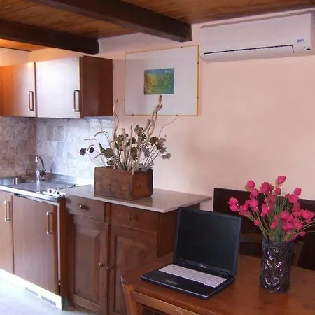 4 * Castelnuovo Magra